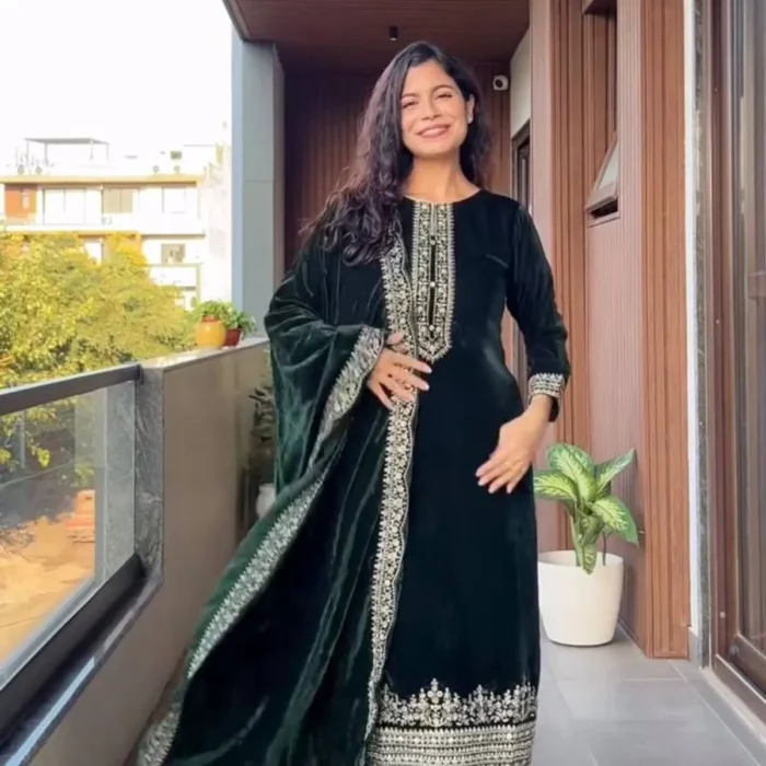 Velvet_Embroidered_Kurta_Set_8NFINND9LW_2025-11-13_2 Velvet_Embroidered_Kurta_Set_8NFINND9LW_2025-11-13_2