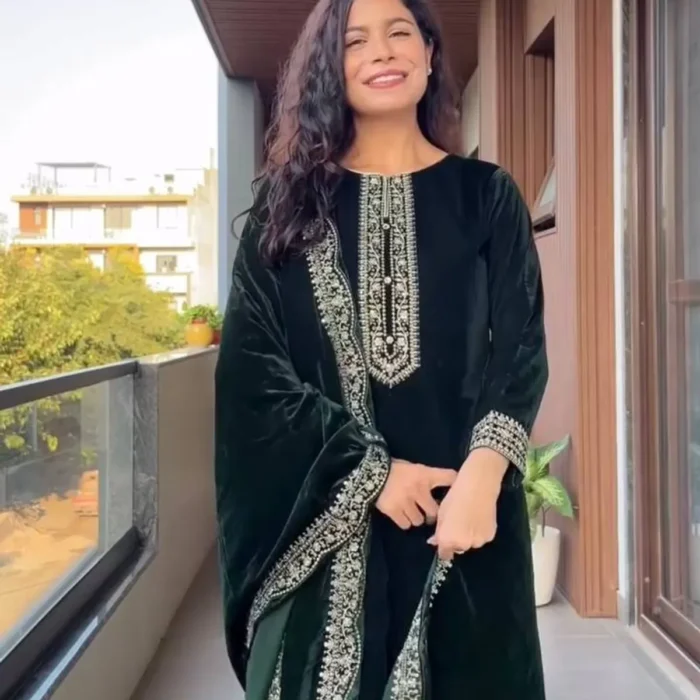 Velvet_Embroidered_Kurta_Set_EQCNCHNHRE_2025-11-13_3 Velvet_Embroidered_Kurta_Set_EQCNCHNHRE_2025-11-13_3